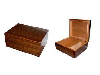 Cigar humidor for 50 cigars