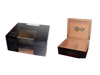 Cigar humidor for 25 cigars