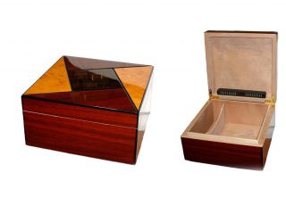 Cigar humidor for 40 cigars