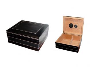 Cigar humidor for 25 cigars