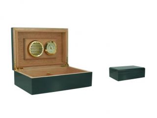 Cigar humidor box mid size for 12 cigars