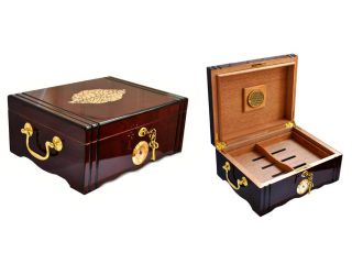 Cigar humidor for 50 cigars