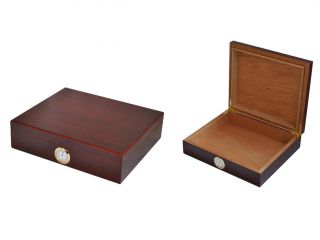 Cigar humidor for 12 cigars